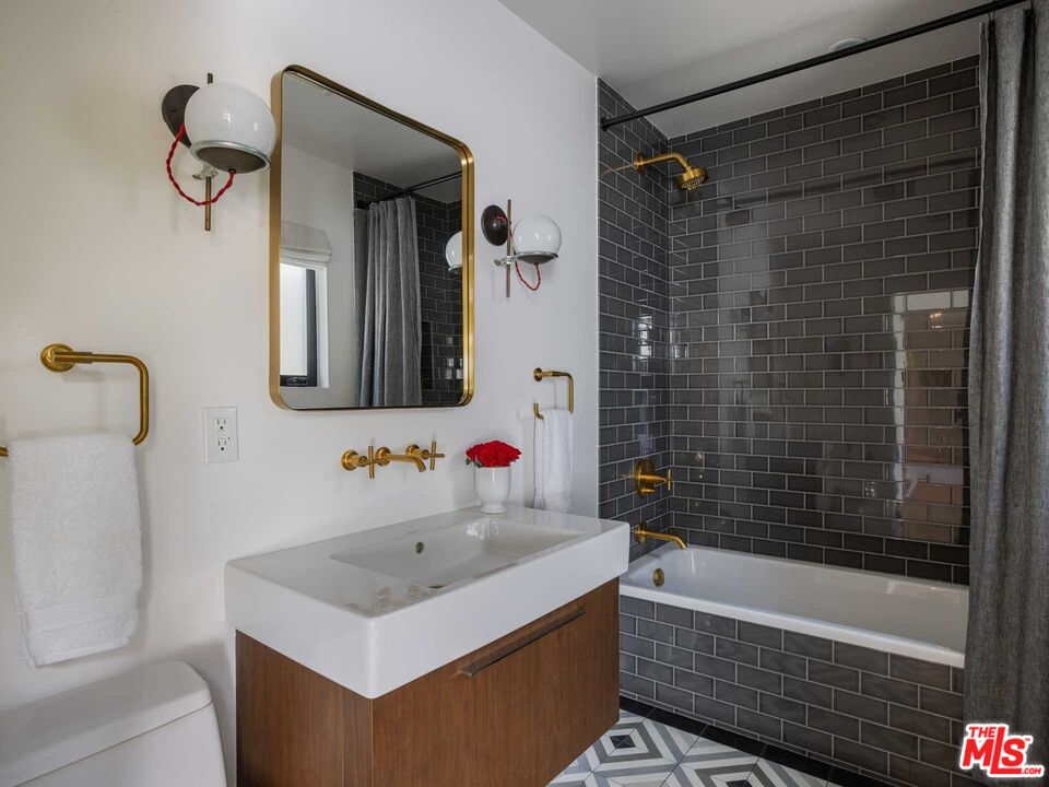 8480 Harold Way Los Angeles, CA 90069 - Photo 27 of 43