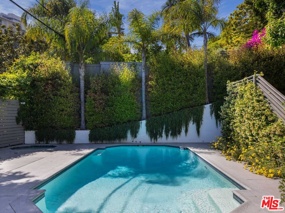 8480 Harold Way Los Angeles, CA 90069 - Photo 37 of 43