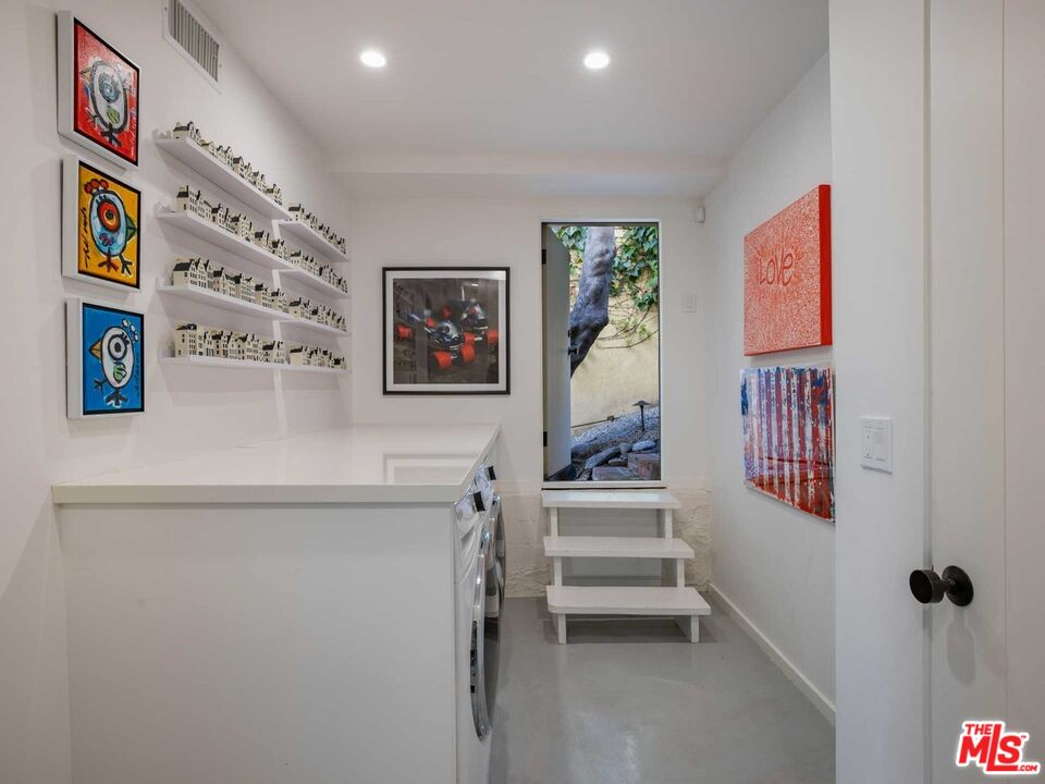 8480 Harold Way Los Angeles, CA 90069 - Photo 41 of 43