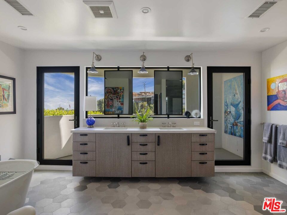 8480 Harold Way Los Angeles, CA 90069 - Photo 6 of 43