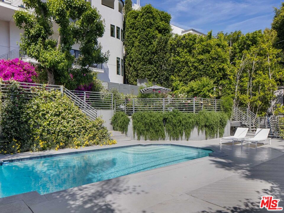 8480 Harold Way Los Angeles, CA 90069 - Photo 7 of 43