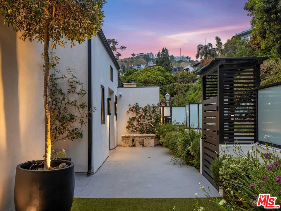 8480 Harold Way Los Angeles, CA 90069 - Photo 9 of 43