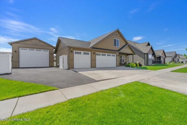 $879,900 | 940 West Wayward Circle, Post Falls, ID 83854