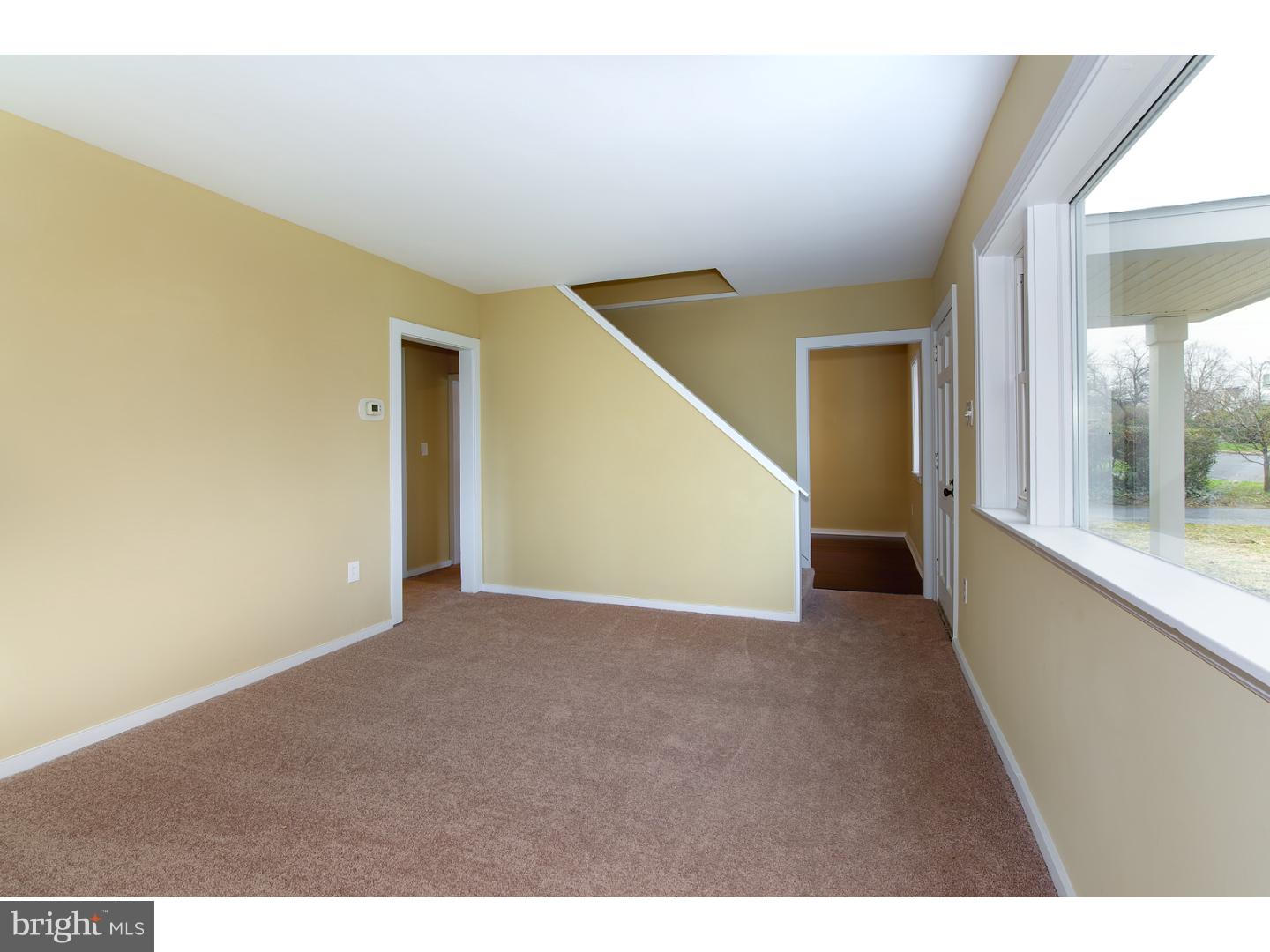 504 Lockheed Avenue Reading, PA 19601 - Photo 5 of 22 Living Room