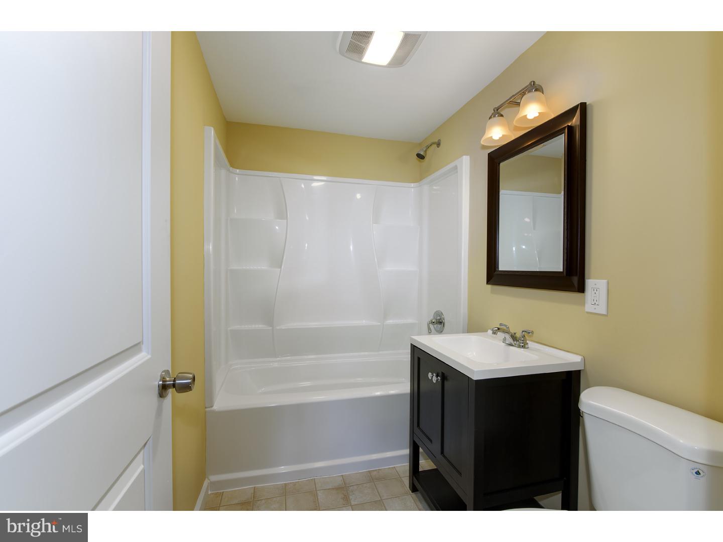 504 Lockheed Avenue Reading, PA 19601 - Photo 6 of 22 Bathroom