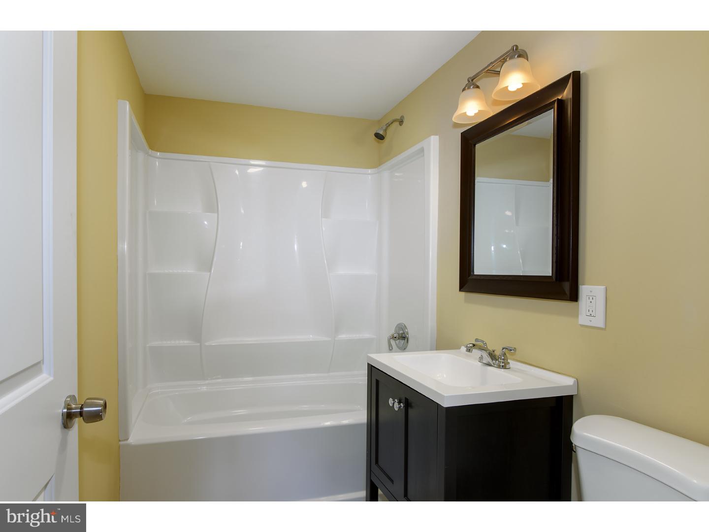 504 Lockheed Avenue Reading, PA 19601 - Photo 7 of 22 Bathroom