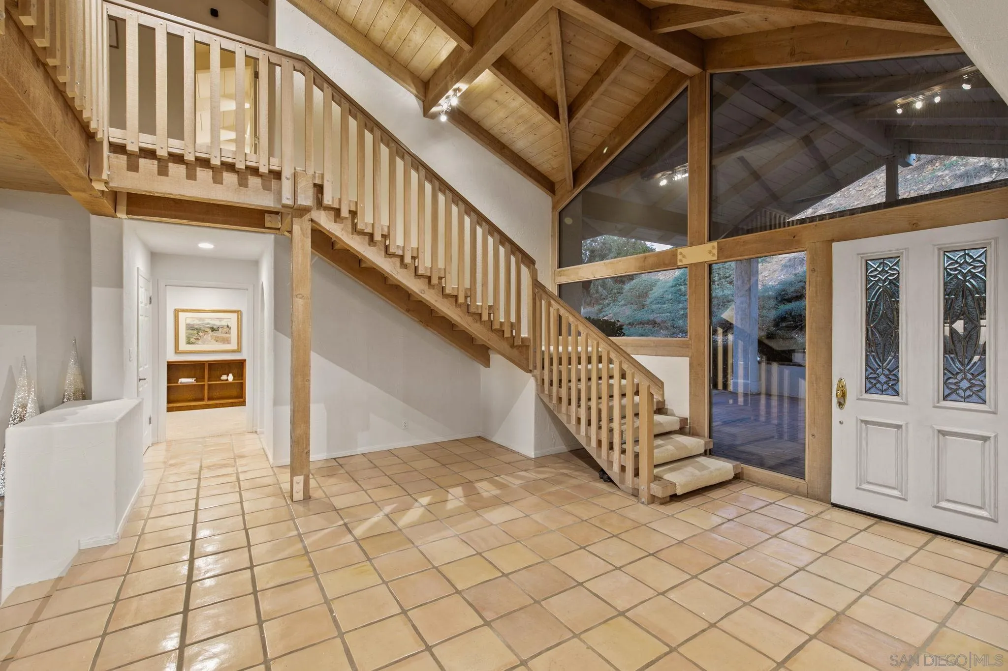 2323 Wilt Road Fallbrook, CA 92028 - Photo 20 of 28 a view of entryway with an entryway and livingroom