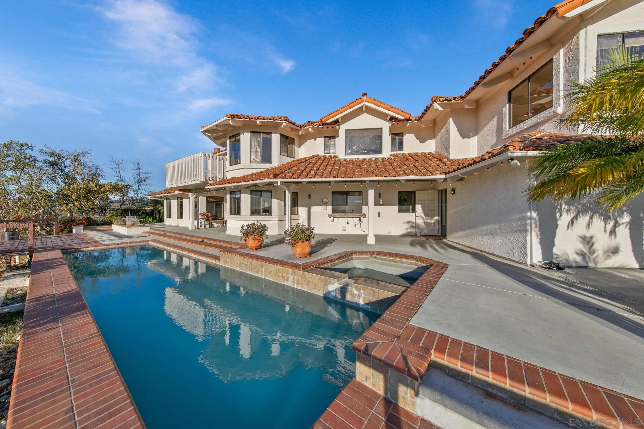 2323 Wilt Road Fallbrook, CA 92028 - Photo 22 of 28 a balcony with table and chairs