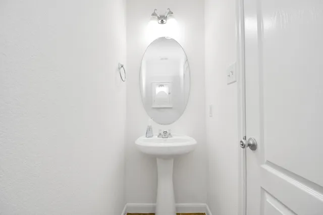 $2,150 | 16020 Sweetwater Fields Lane, Tomball, TX 77377