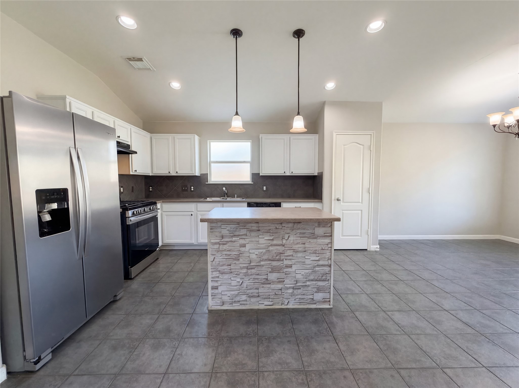 19822 Rippling Brook Lane Tomball, TX 77375 - Photo 2 of 18