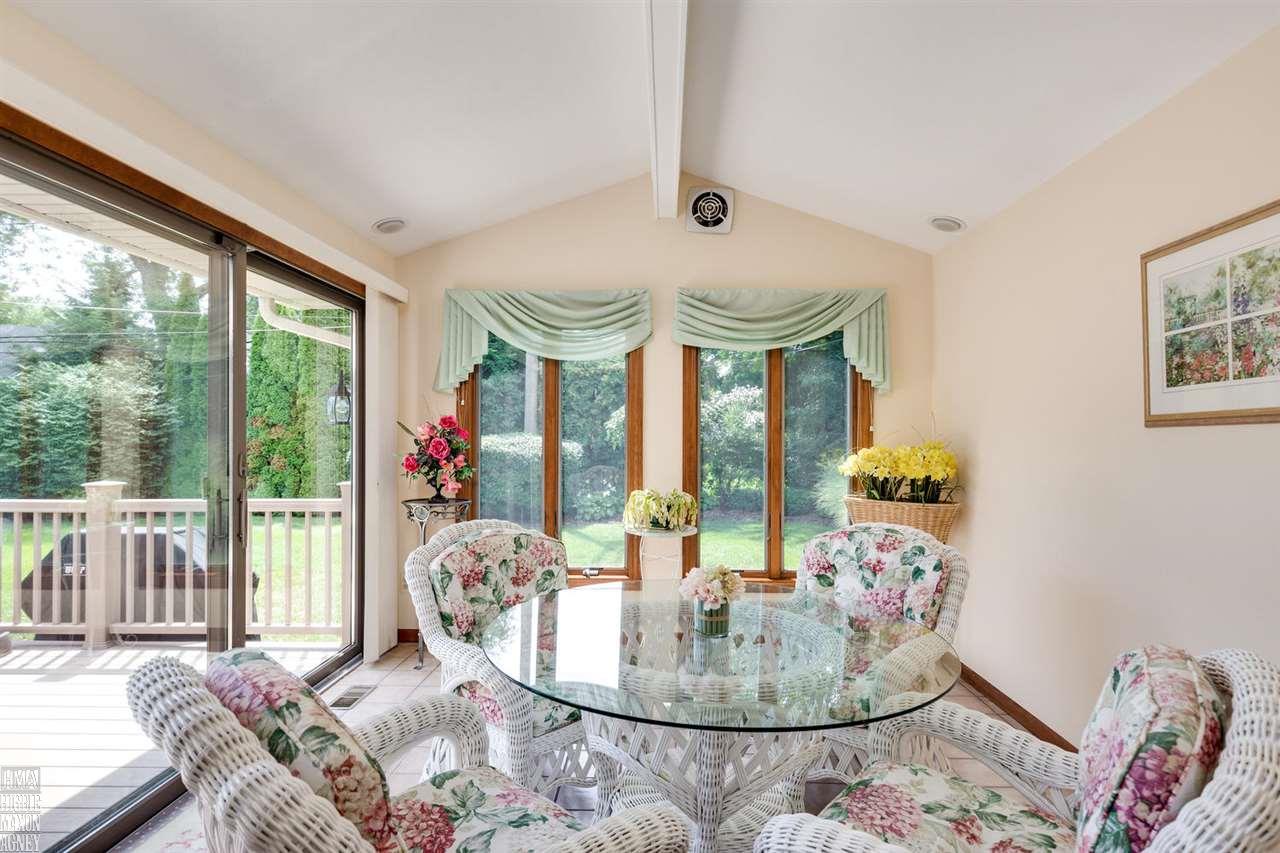 641 Roslyn Road Grosse Pointe Woods, MI 48236 - Photo 10 of 27