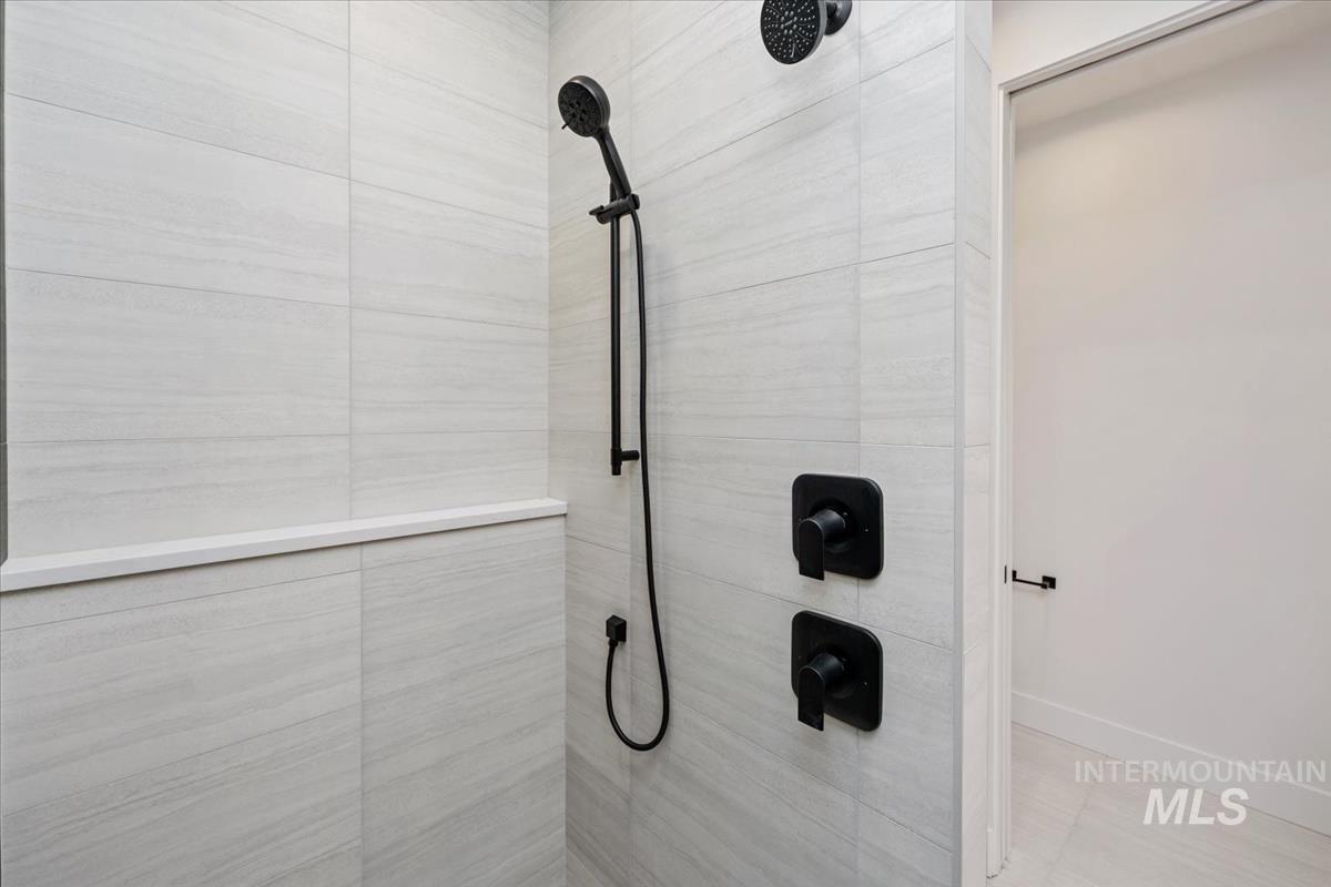 6248 West Elmer Street Boise, ID 83703 - Photo 13 of 40 Bathroom featuring a tile shower and baseboards