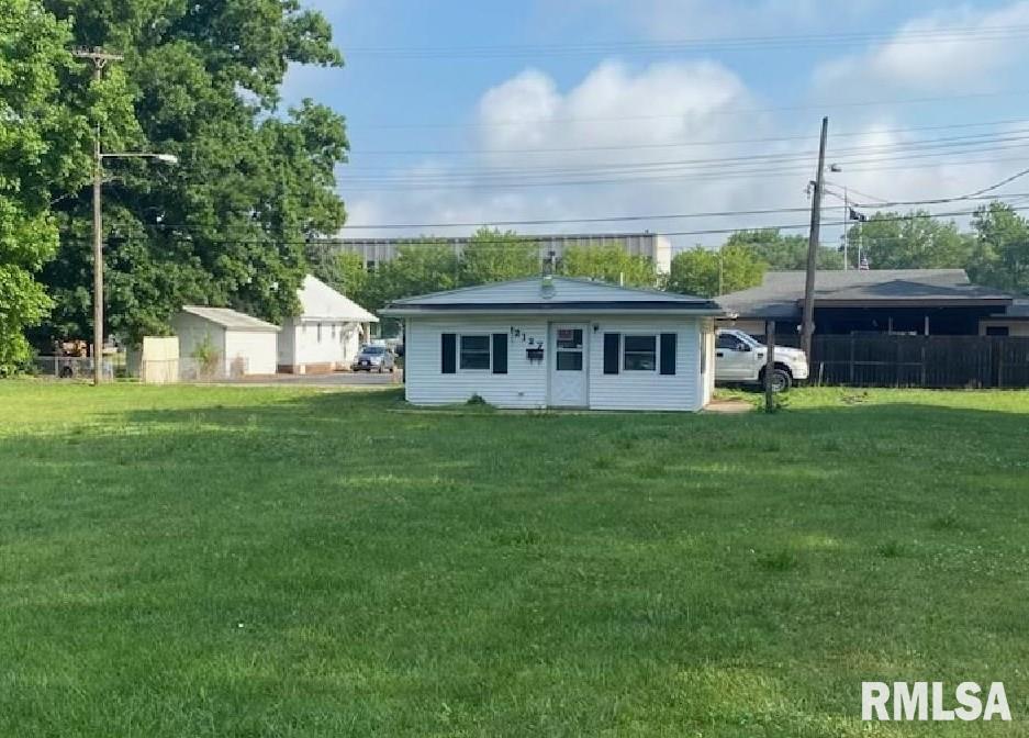 2127 East Lawrence Avenue Springfield, IL 62703 - Photo 2 of 14 Gallery Image 2