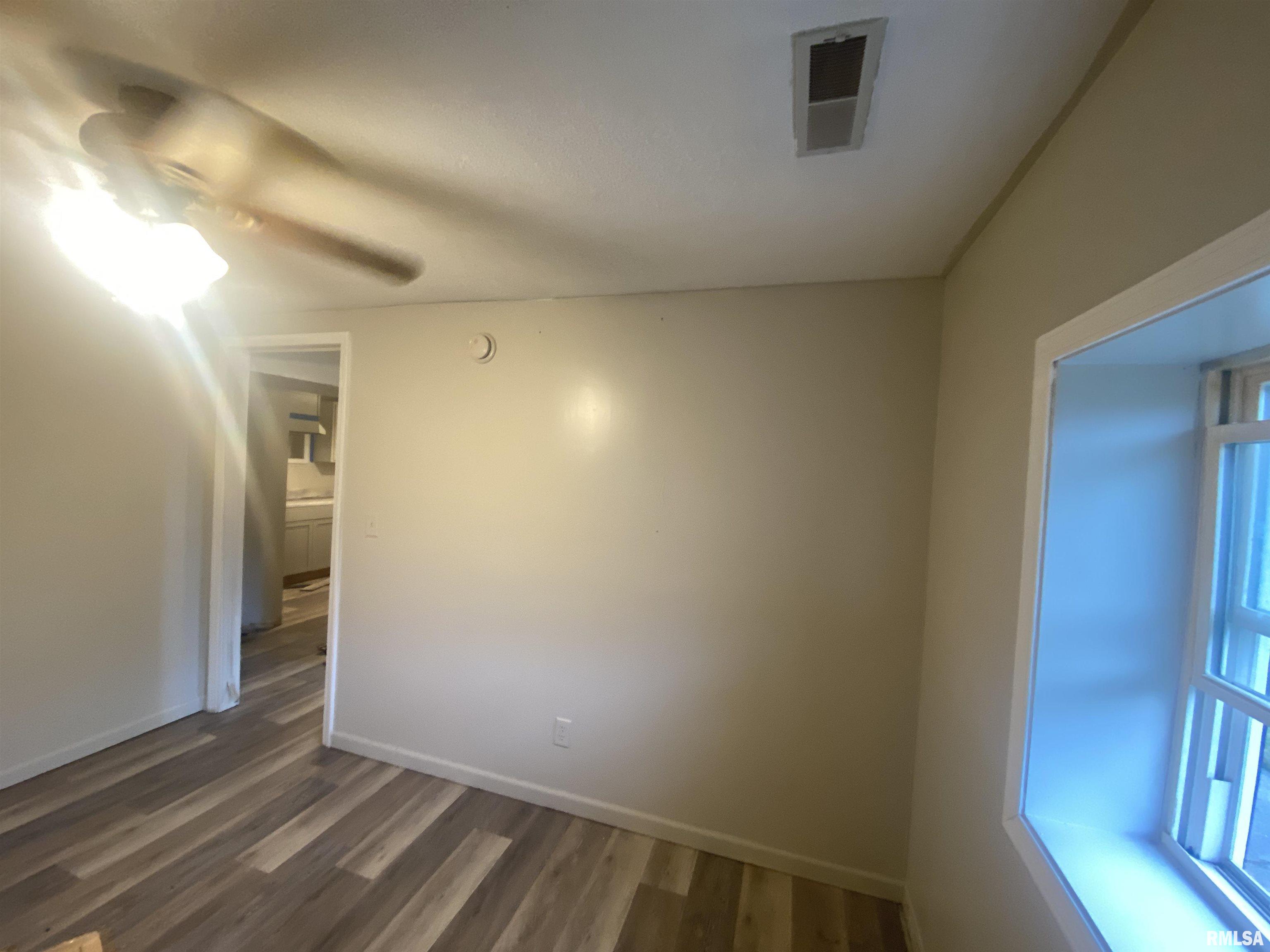 2127 East Lawrence Avenue Springfield, IL 62703 - Photo 3 of 14 Gallery Image 3