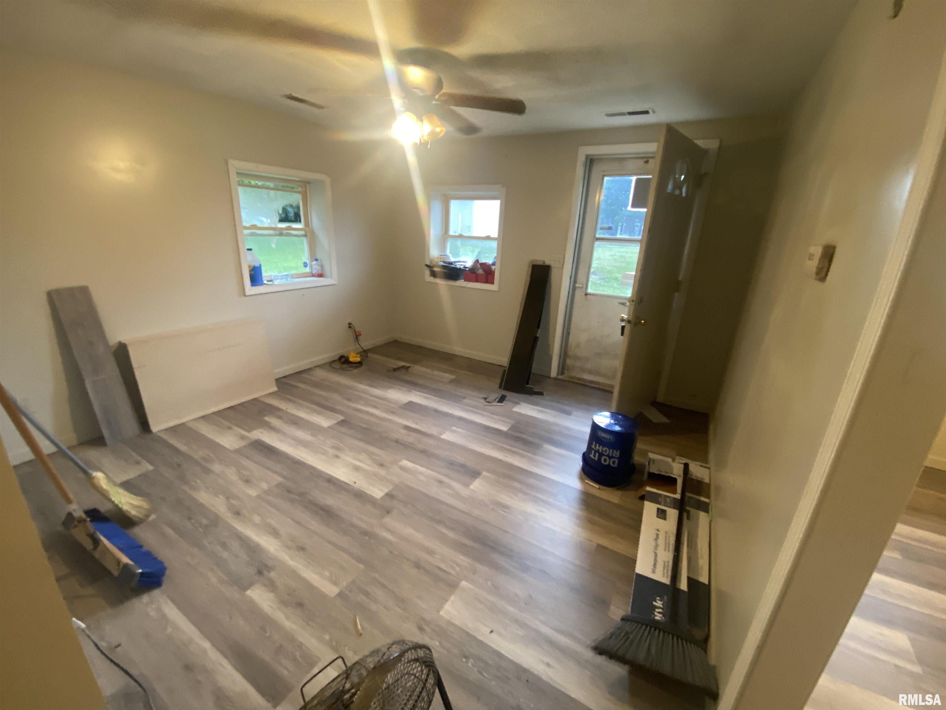 2127 East Lawrence Avenue Springfield, IL 62703 - Photo 10 of 14 Gallery Image 10
