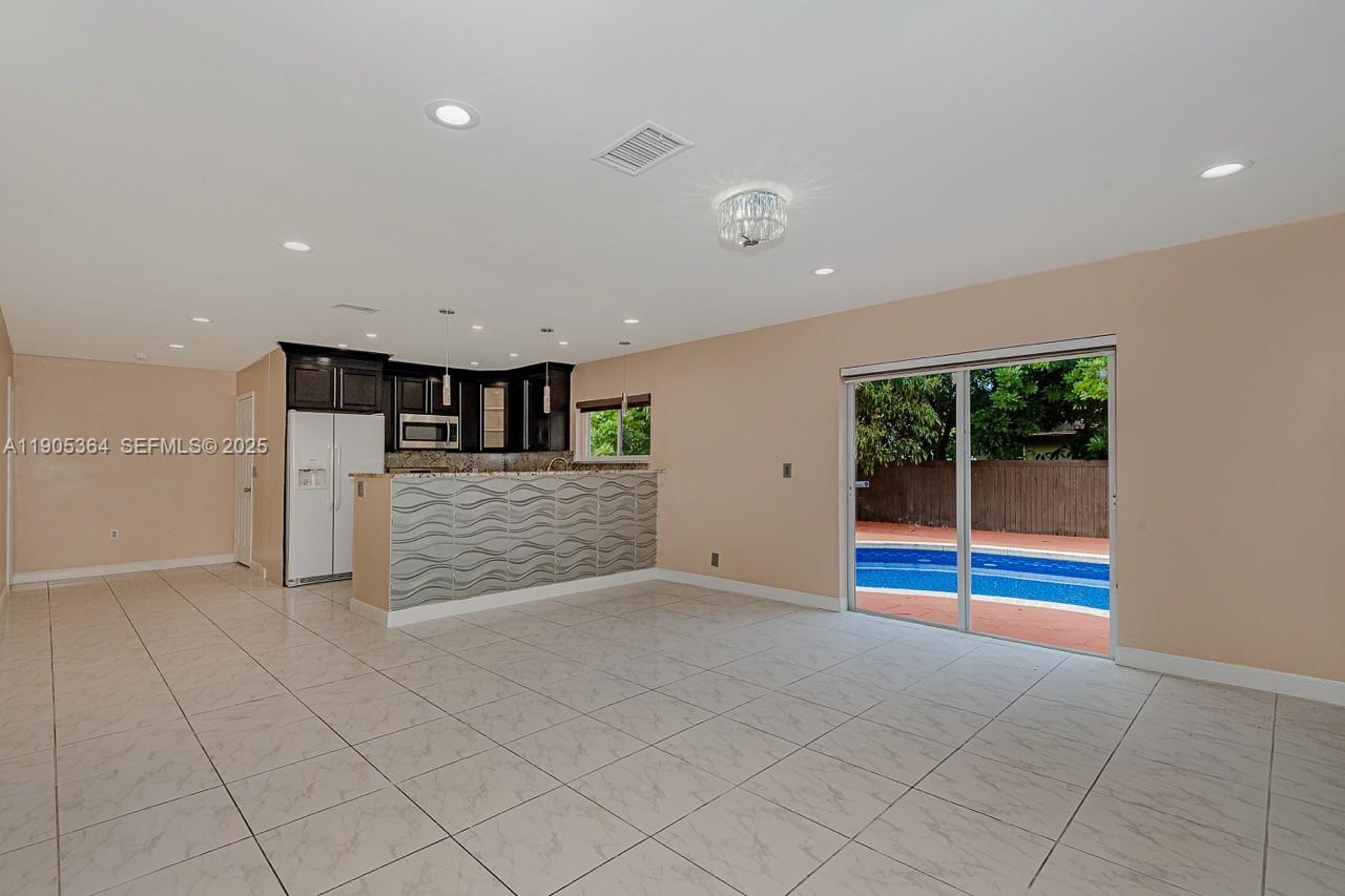 401 Southwest 76th Terrace Pompano Beach, FL 33068 - Photo 4 of 31 Photo 4