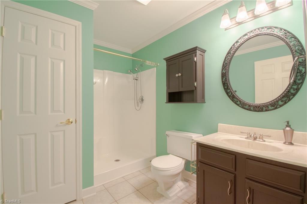 5808 Oakside Road Winston-Salem, NC 27104 - Photo 19 of 29 Full bath on lower level