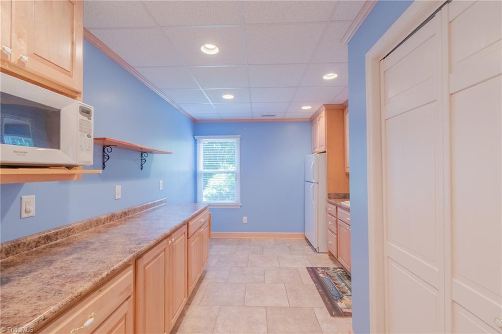 5808 Oakside Road Winston-Salem, NC 27104 - Photo 20 of 29 Large lower level kitchenette!
