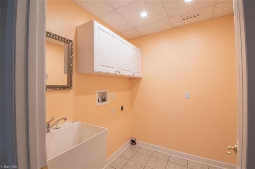 5808 Oakside Road Winston-Salem, NC 27104 - Photo 23 of 29 laundry room