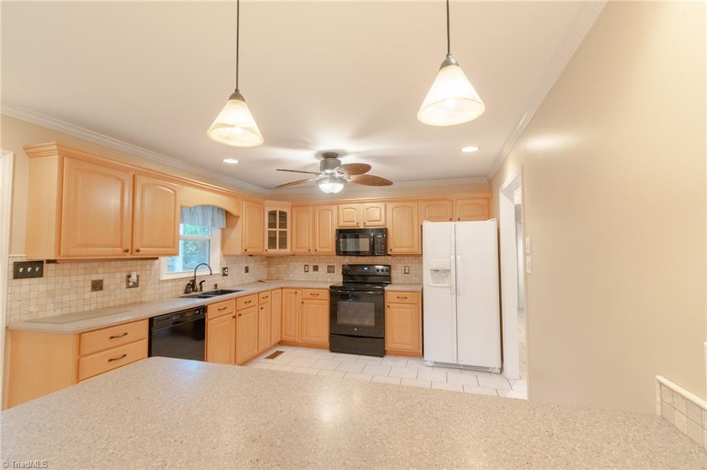 5808 Oakside Road Winston-Salem, NC 27104 - Photo 4 of 29 beautiful and large renovated kitchen with stove less than a year old