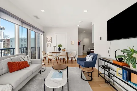 $715,000 | 287 Maverick Street, Unit 201, Boston, MA 02128