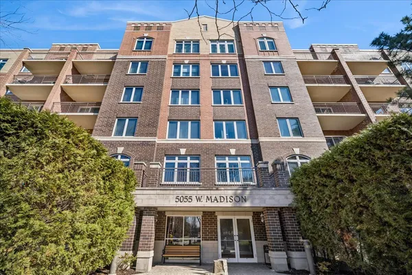 $459,000 | 5055 Madison Street, Unit 601, Skokie, IL 60077