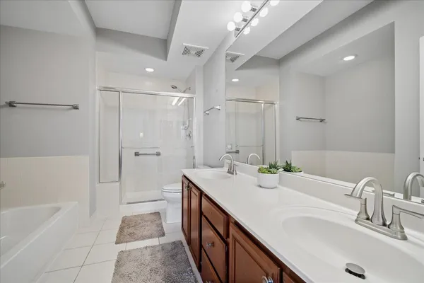$459,000 | 5055 Madison Street, Unit 601, Skokie, IL 60077