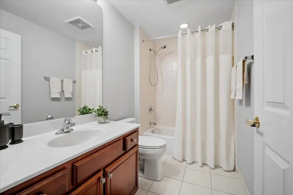 $459,000 | 5055 Madison Street, Unit 601, Skokie, IL 60077