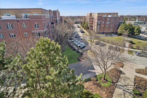 $459,000 | 5055 Madison Street, Unit 601, Skokie, IL 60077