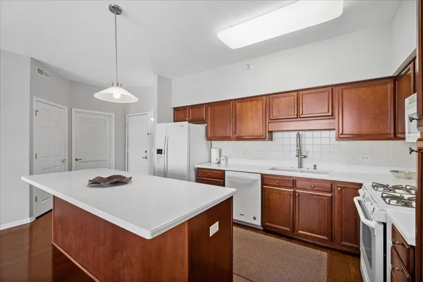 $459,000 | 5055 Madison Street, Unit 601, Skokie, IL 60077