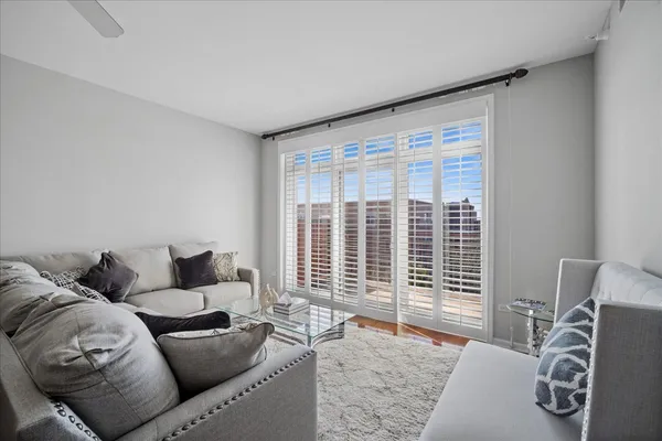 $459,000 | 5055 Madison Street, Unit 601, Skokie, IL 60077