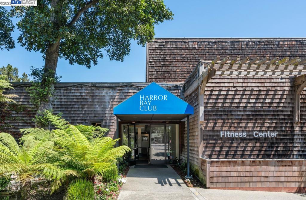 200 Packet Landing Road Alameda, CA 94502 - Photo 1 of 32 a front view of a house with garden