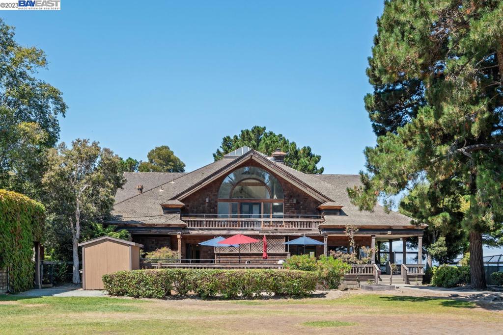 200 Packet Landing Road Alameda, CA 94502 - Photo 25 of 32 a front view of a house with a yard