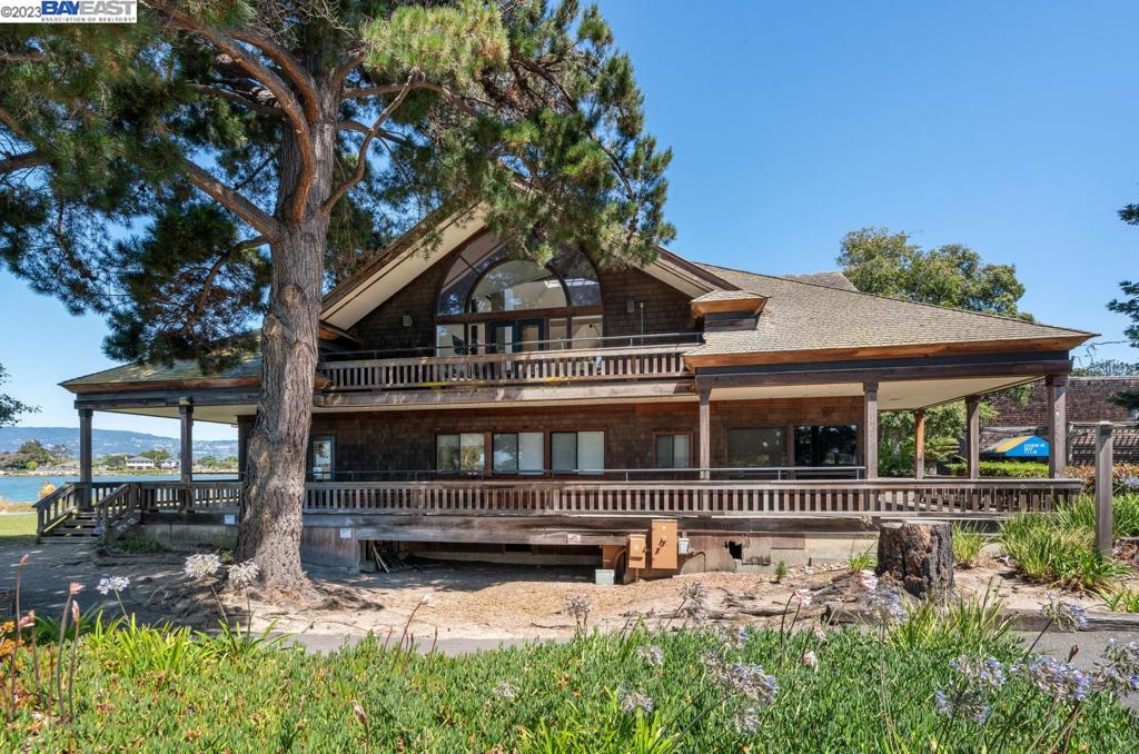 200 Packet Landing Road Alameda, CA 94502 - Photo 28 of 32 front view of a house with a small yard