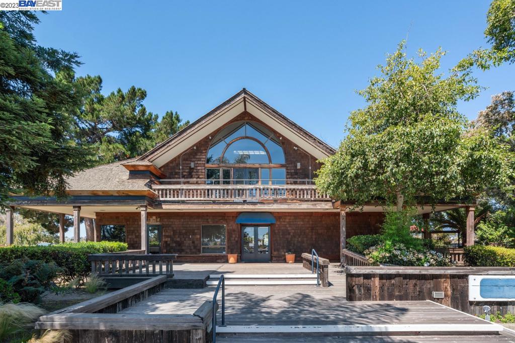 200 Packet Landing Road Alameda, CA 94502 - Photo 3 of 32 a front view of a house with garden