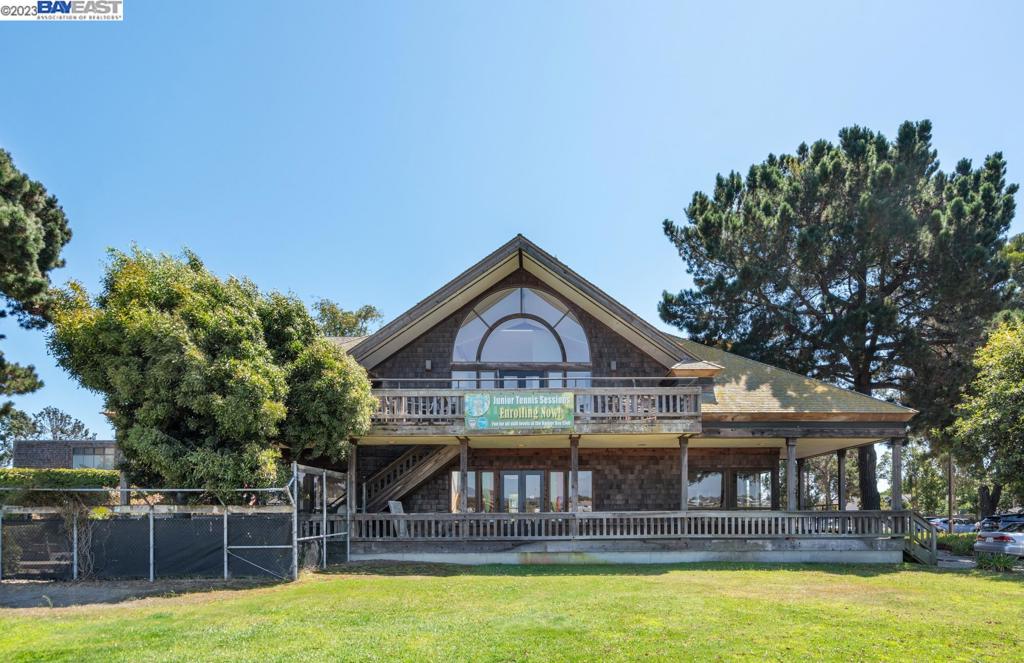 200 Packet Landing Road Alameda, CA 94502 - Photo 31 of 32 a view of a house with swimming pool and porch