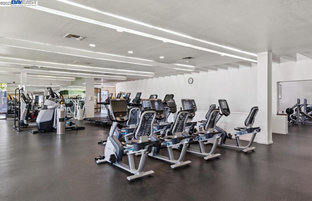 200 Packet Landing Road Alameda, CA 94502 - Photo 10 of 32 a view of a room with gym equipment