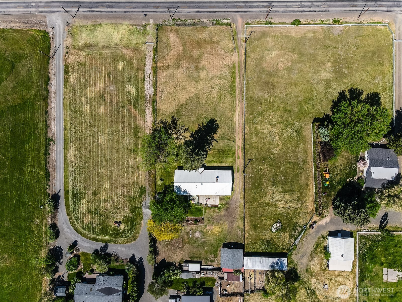 11704 Gilbert Road Yakima, WA 98903 - Photo 4 of 25