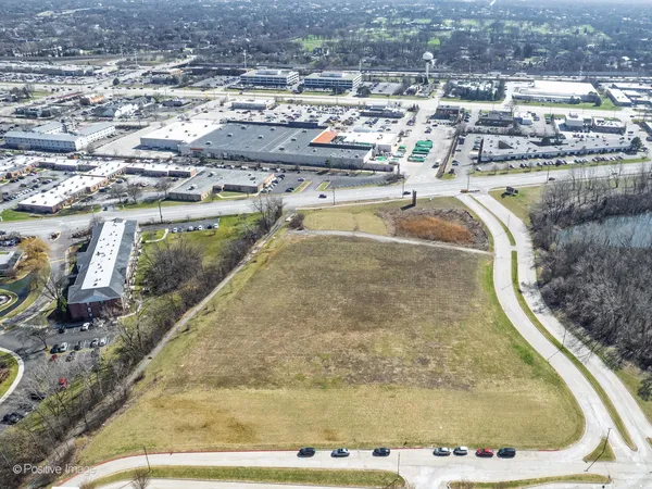 $4,000,000 | 1-s625 1-s625 Oakbrook Lake, Villa Park, IL 60181