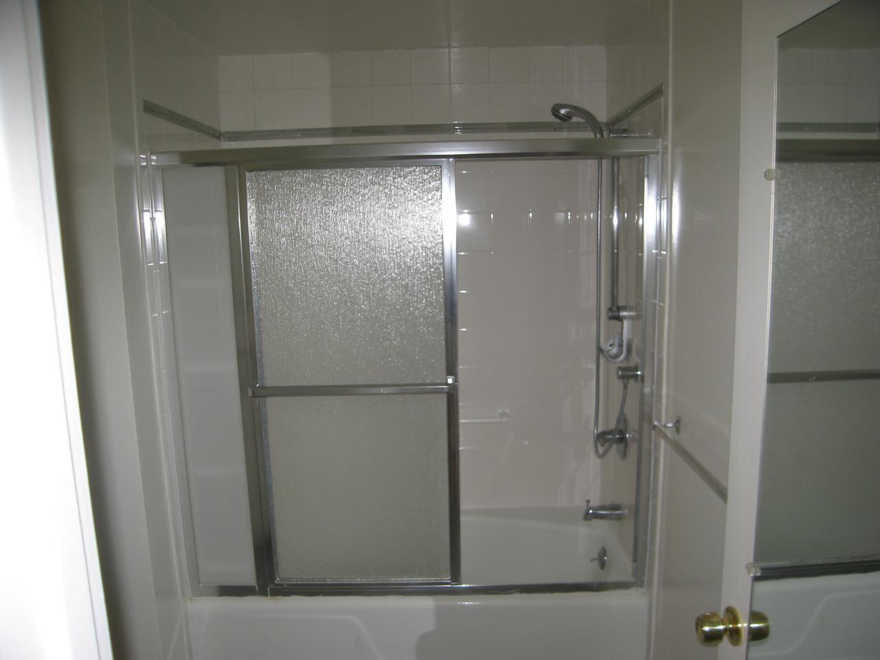 5792 Encina Road, Unit 3 Goleta, CA 93117 - Photo 12 of 15 Master Bath
