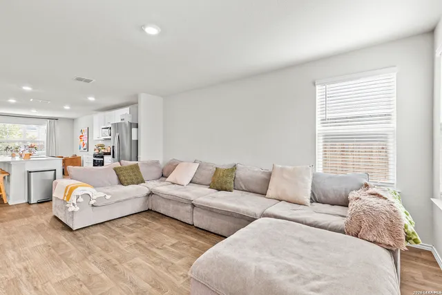 $2,200 | 14106 Llano, San Antonio, TX 78253