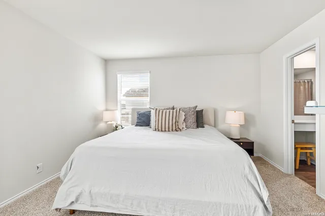 $2,200 | 14106 Llano, San Antonio, TX 78253