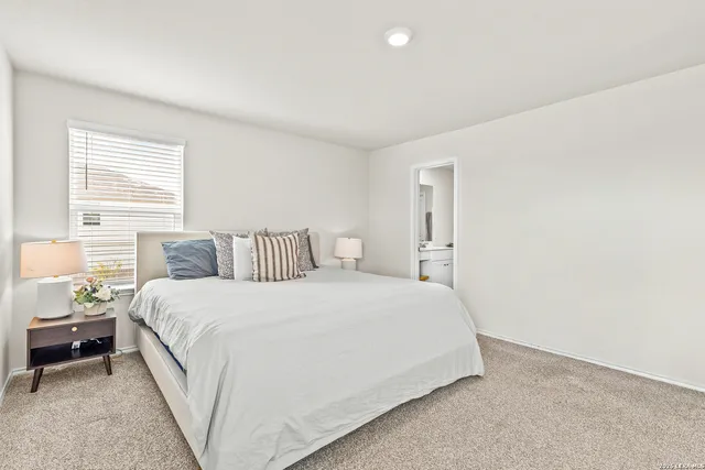 $2,200 | 14106 Llano, San Antonio, TX 78253