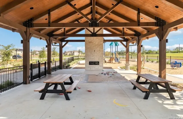 $2,200 | 14106 Llano, San Antonio, TX 78253