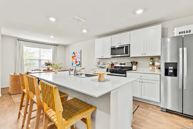 $2,200 | 14106 Llano, San Antonio, TX 78253