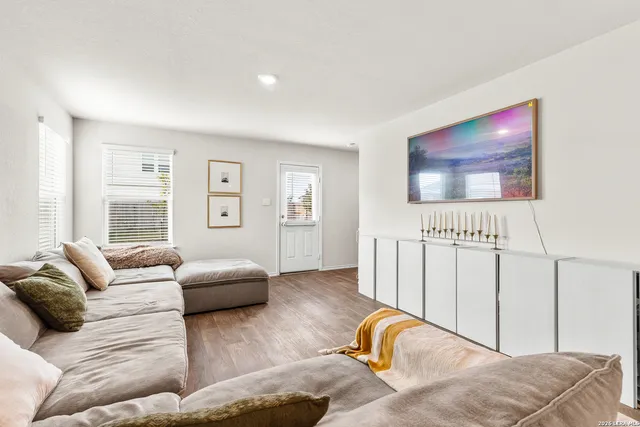 $2,200 | 14106 Llano, San Antonio, TX 78253