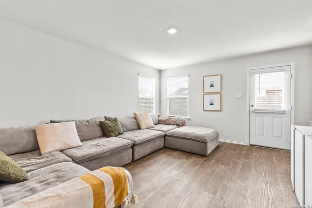 $2,200 | 14106 Llano, San Antonio, TX 78253