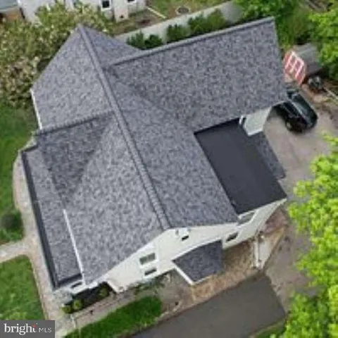 an aerial view of a yard