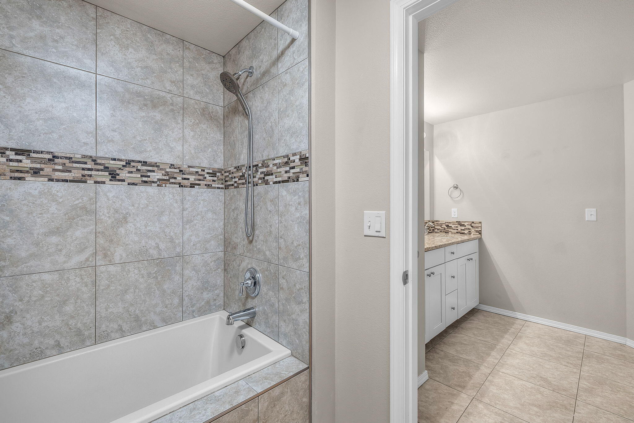 17064 Sacramento Road Bend, OR 97707 - Photo 28 of 50 a bathroom with a bathtub and a shower