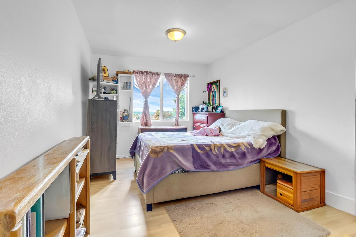 25540 Payson Street Chualar, CA 93925 - Photo 20 of 31 a bedroom with a bed and a window